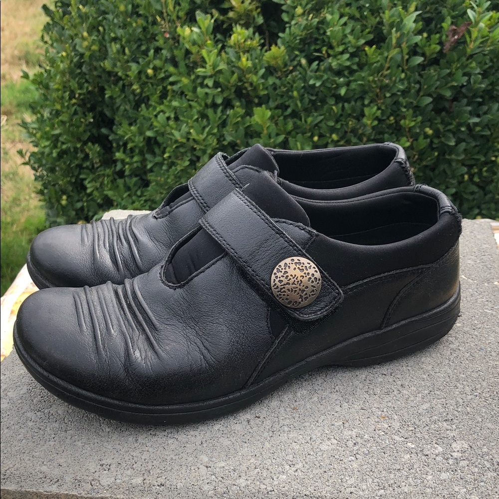 Abeo Smart 3545 Black Leather Slip-On Shoes with Decorative Button Sz 6